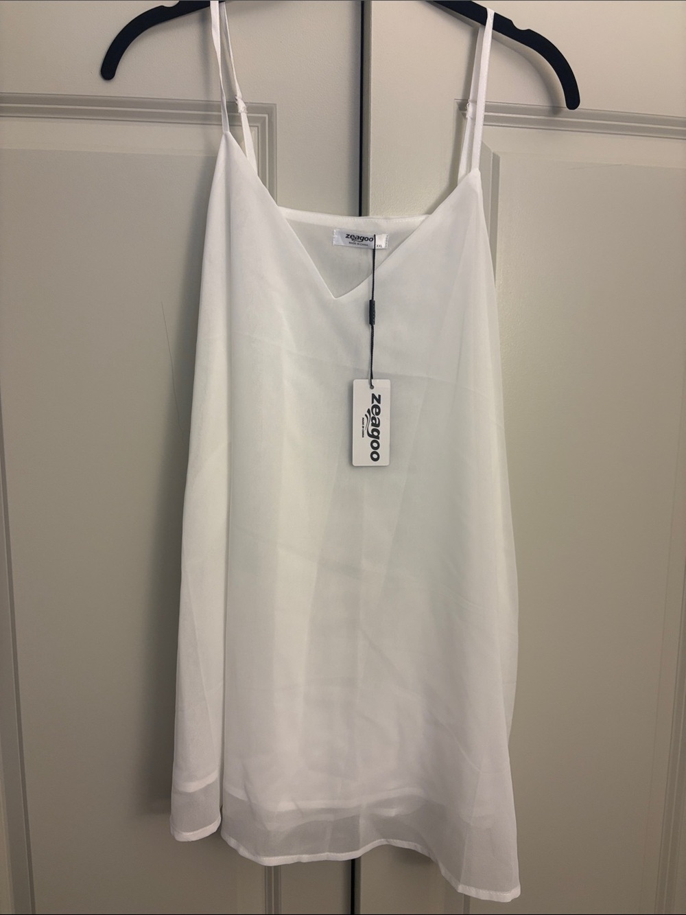 zeagoo White V-Neck Spaghetti Strap Cami